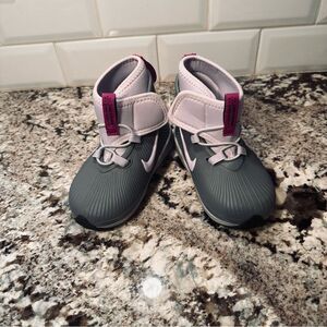Nike Binzies Boots/ Shoes
